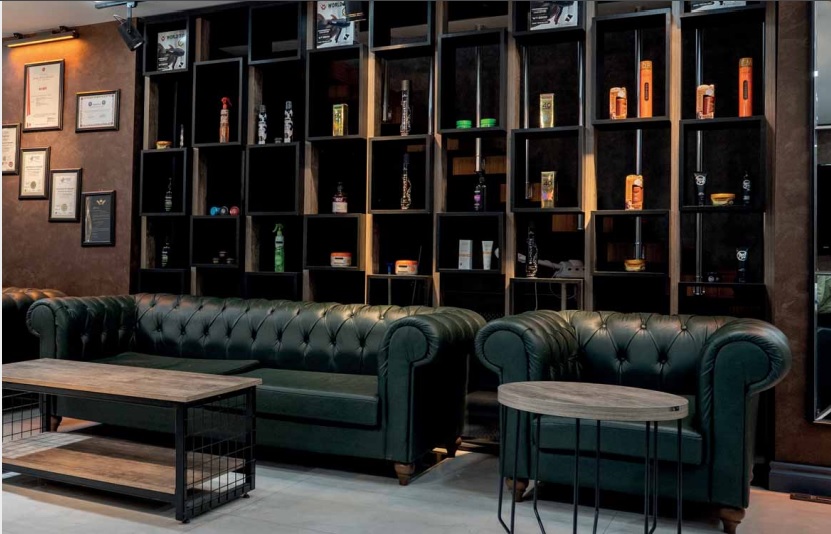 Intelegerea importantei canapelei din sala de asteptare a salonului