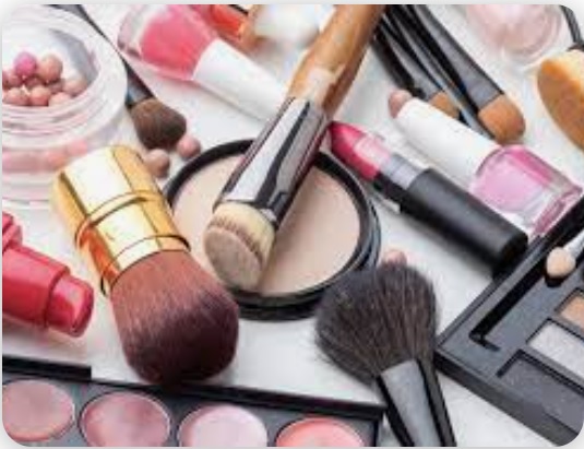 Produsele de machiaj care nu trebuie sa lipsească dintr-un salon de infrumusetare