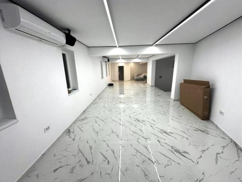 ETAJ 2 / 2 nd Floor - New Showroom - Bucharest - Militari Residence