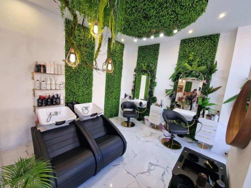 4 A.M. Beauty Salon - Bucuresti